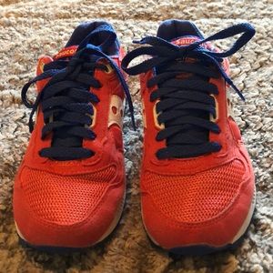 Women’s 7.5 saucony shadow 5000